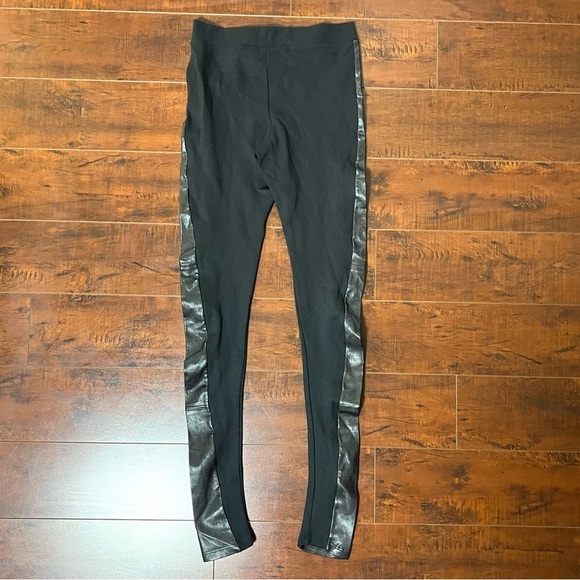 ALICE + OLIVIA Designer Leggings Black Faux Leather Side Panel Size XS NWT - Picture 5 of 11